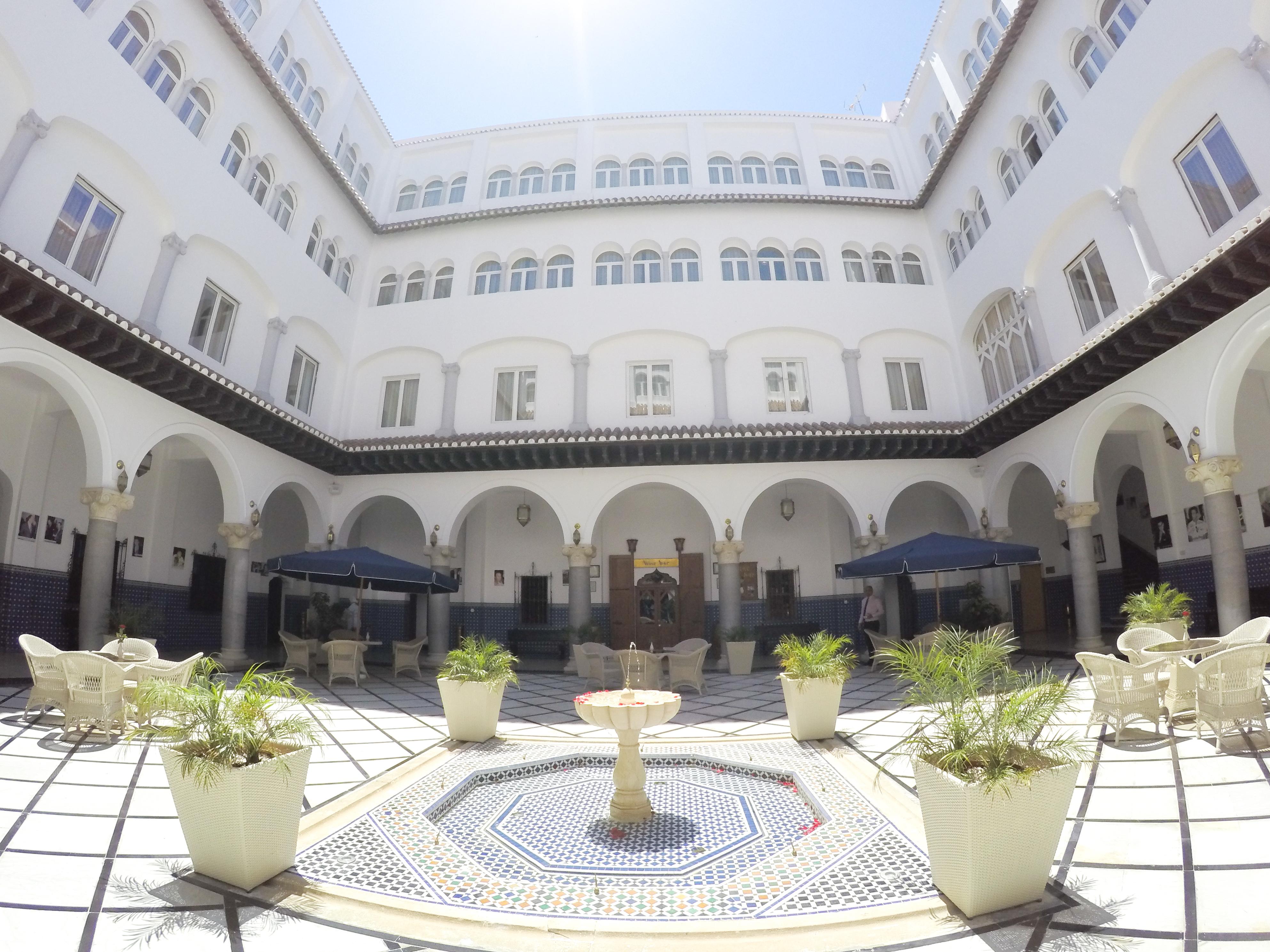 El Minzah Hotel Tangier Exterior photo The courtyard of the hotel