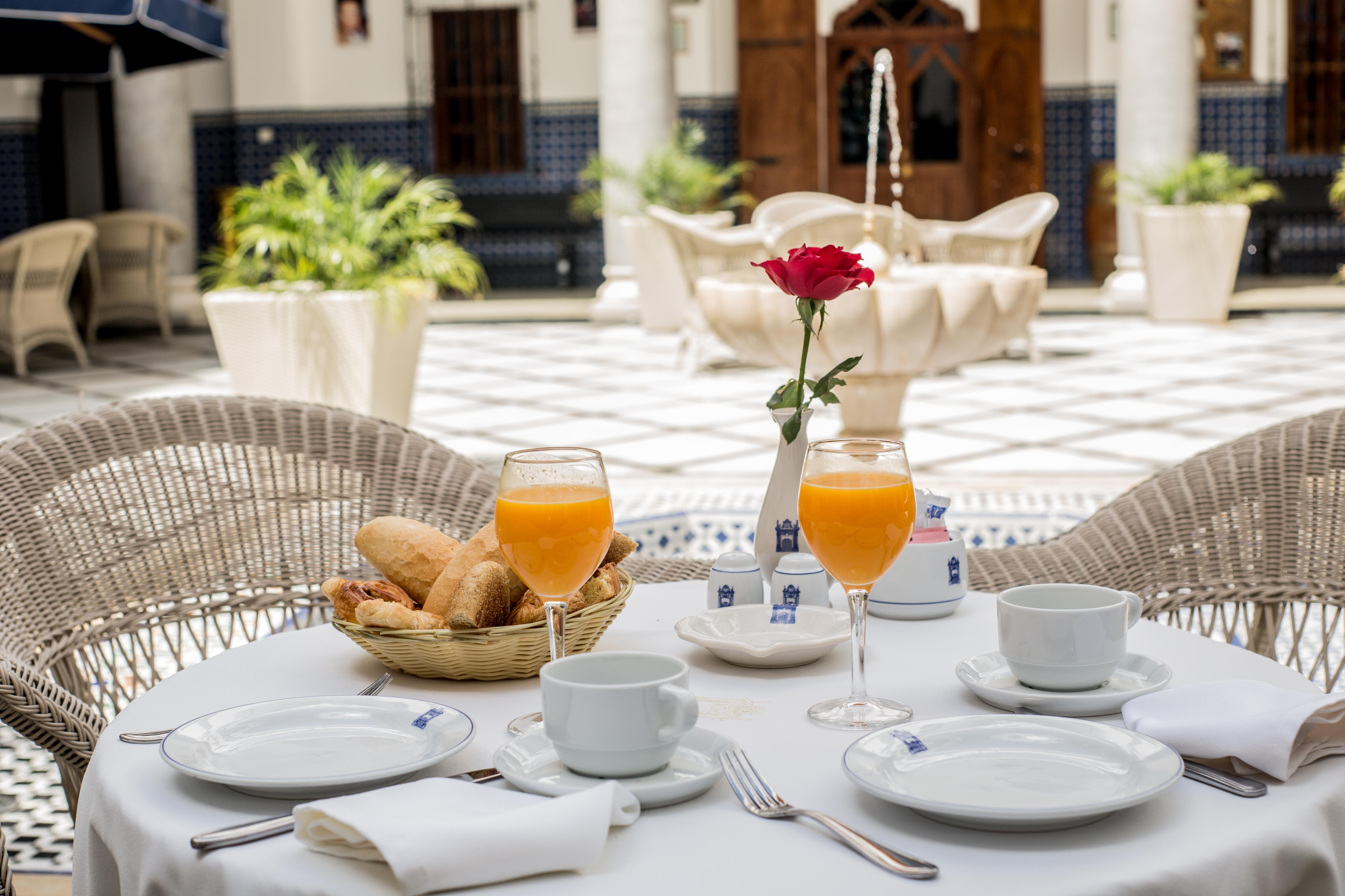 El Minzah Hotel Tangier Exterior photo Breakfast at the hotel